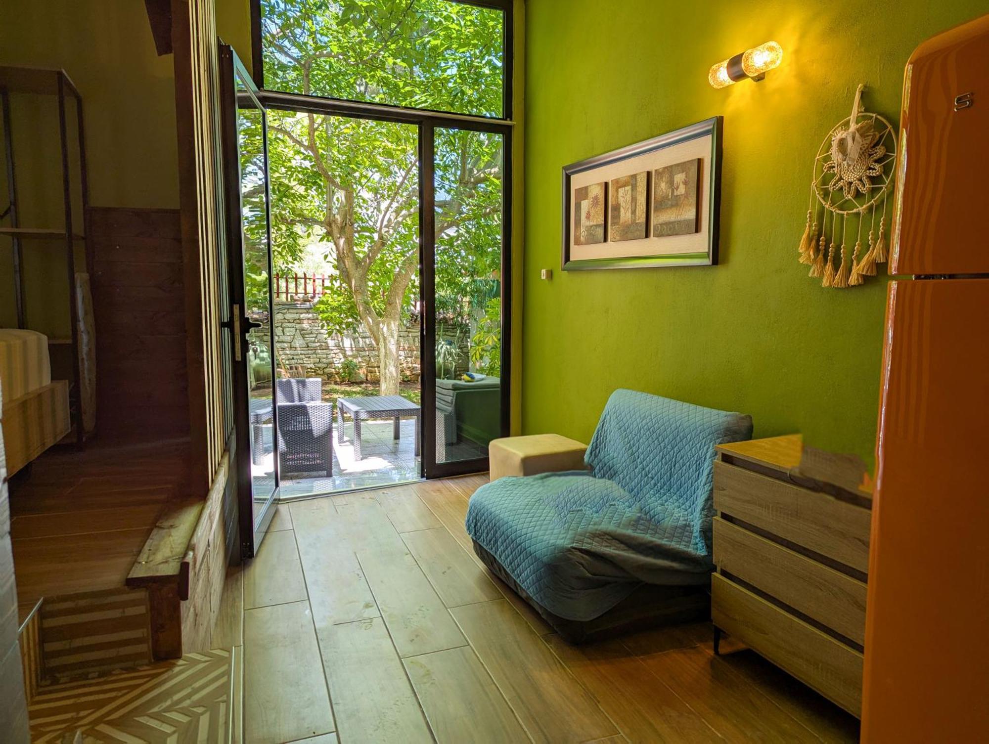 Apartment Vasil Mertiri Himarë