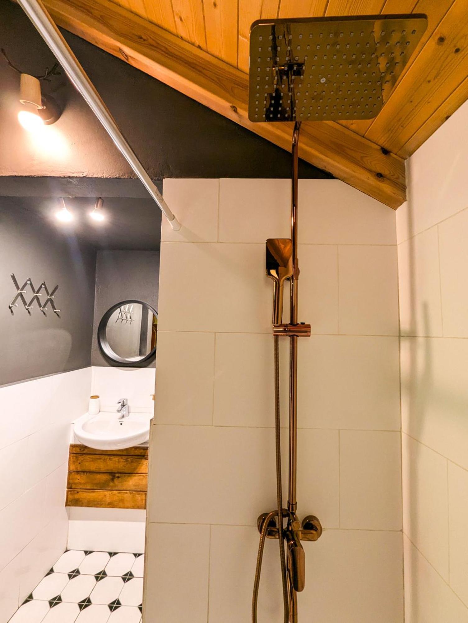 Apartment Vasil Mertiri Himarë